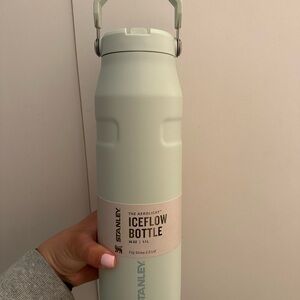 36 oz Stanley Aerolight IceFlow Bottle in Mint